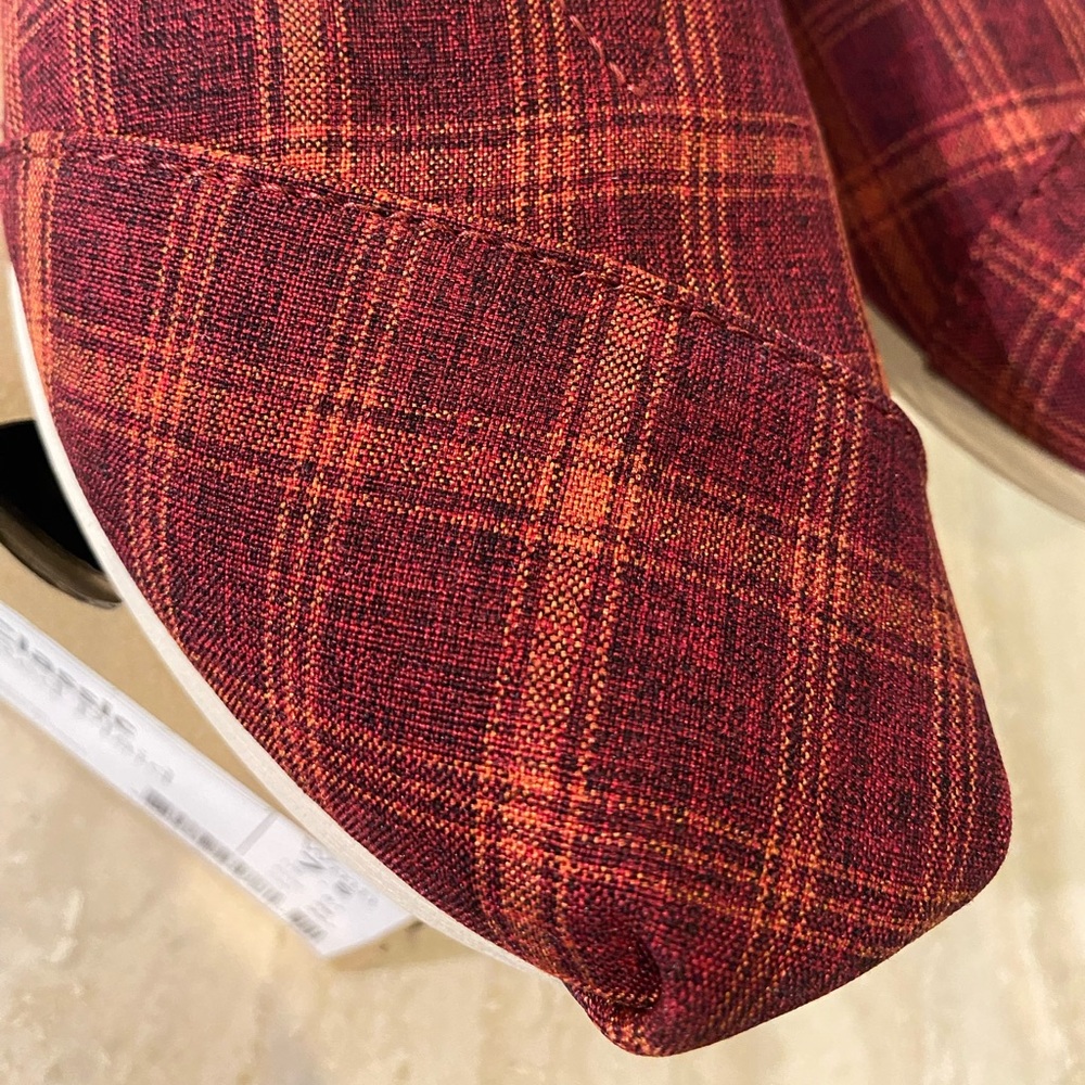 🤩Host Pick🤩 NWT NIB Tom Classic Red Plaid Slip On Shoes, 7.5 - Picture 4 of 10